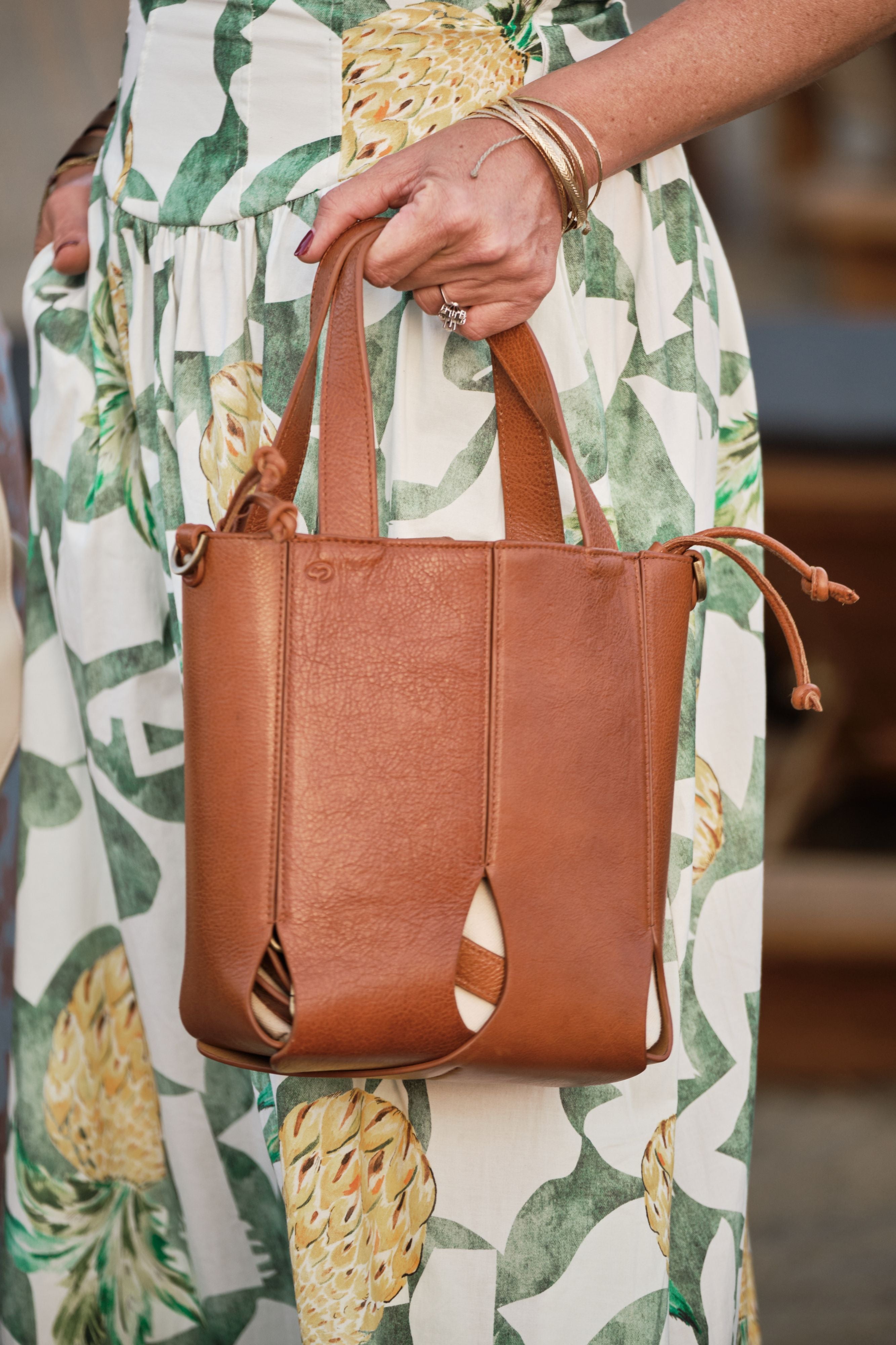 BOLSO BUCKET CALIZA CUERO