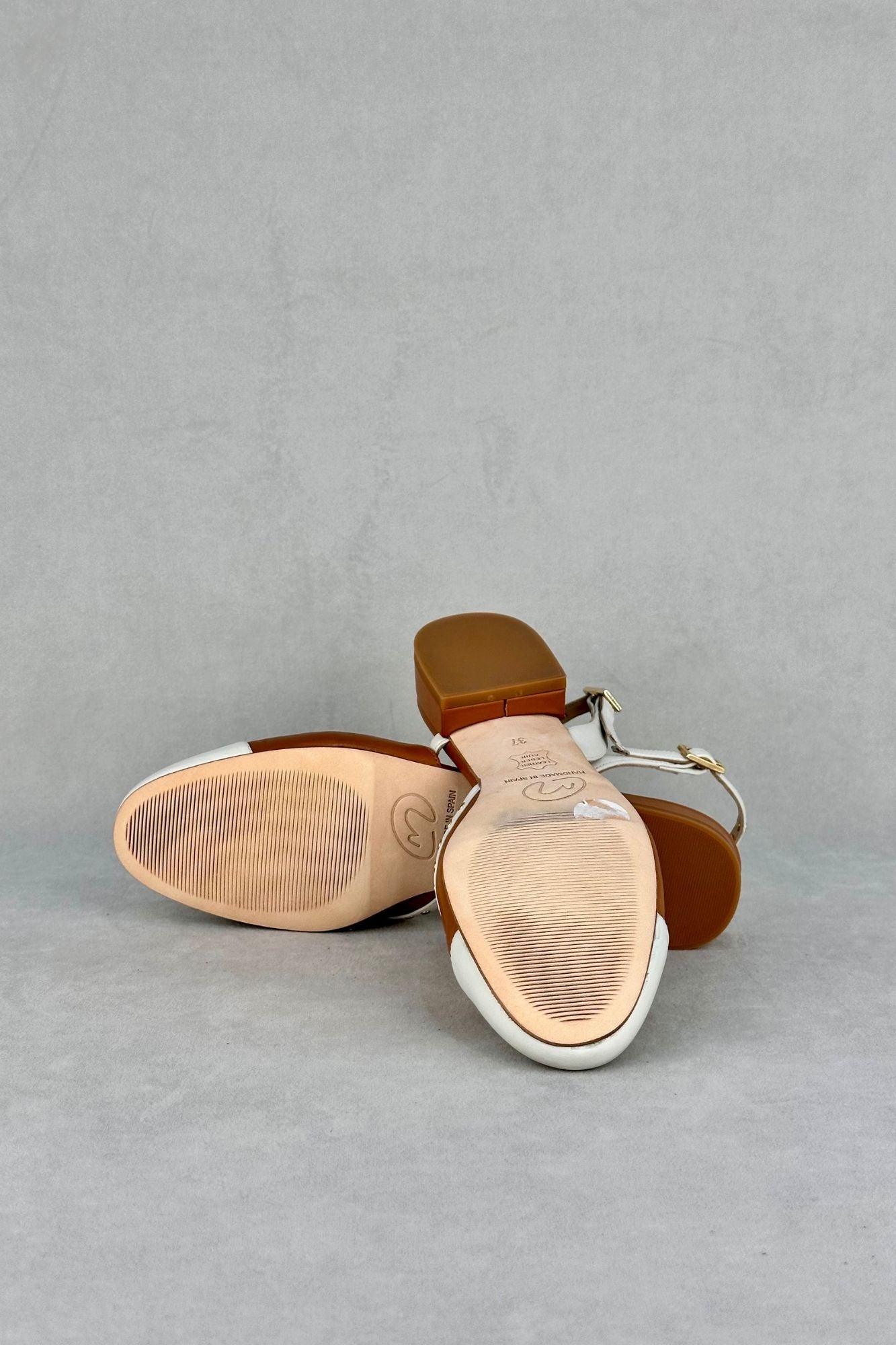 GERALDINE CAMEL Y BLANCO