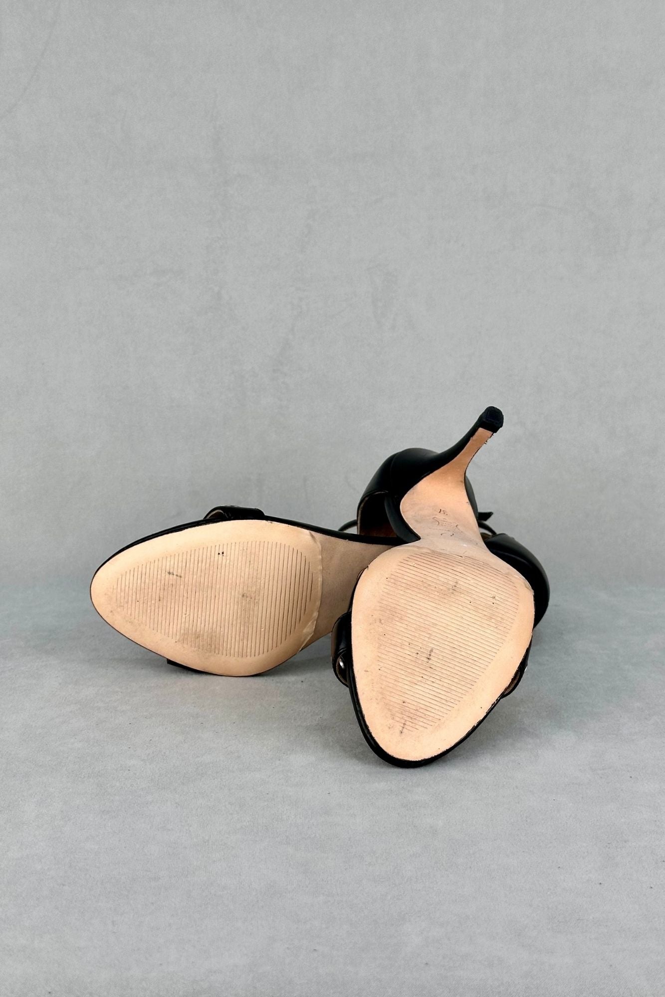 SANDALIA EYELETS NEGRA