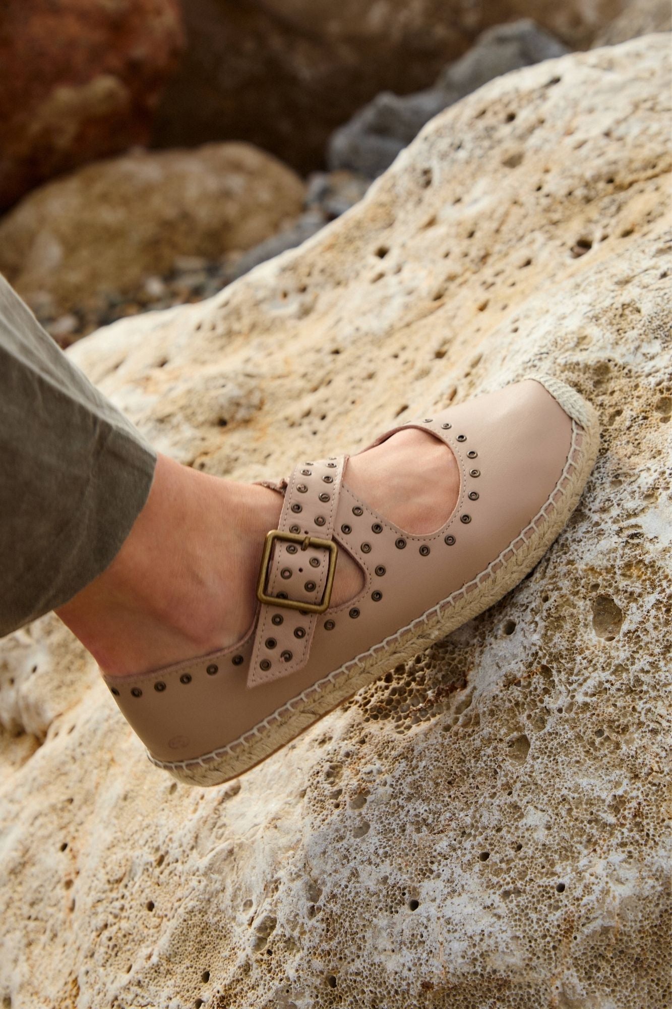 BAILARINA CRUZADA ALAIA LATTE