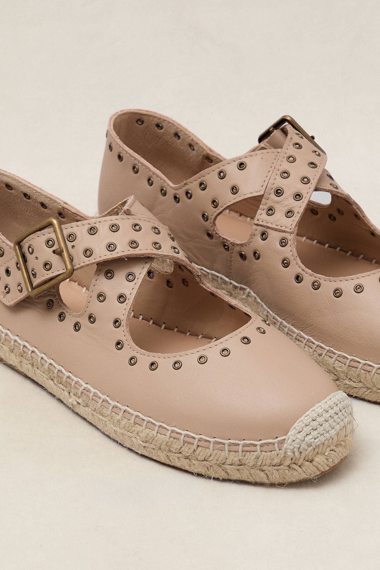 BAILARINA CRUZADA ALAIA LATTE