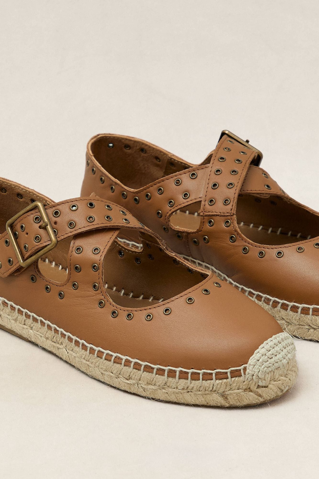 BAILARINA CRUZADA ALAIA TOSTADO