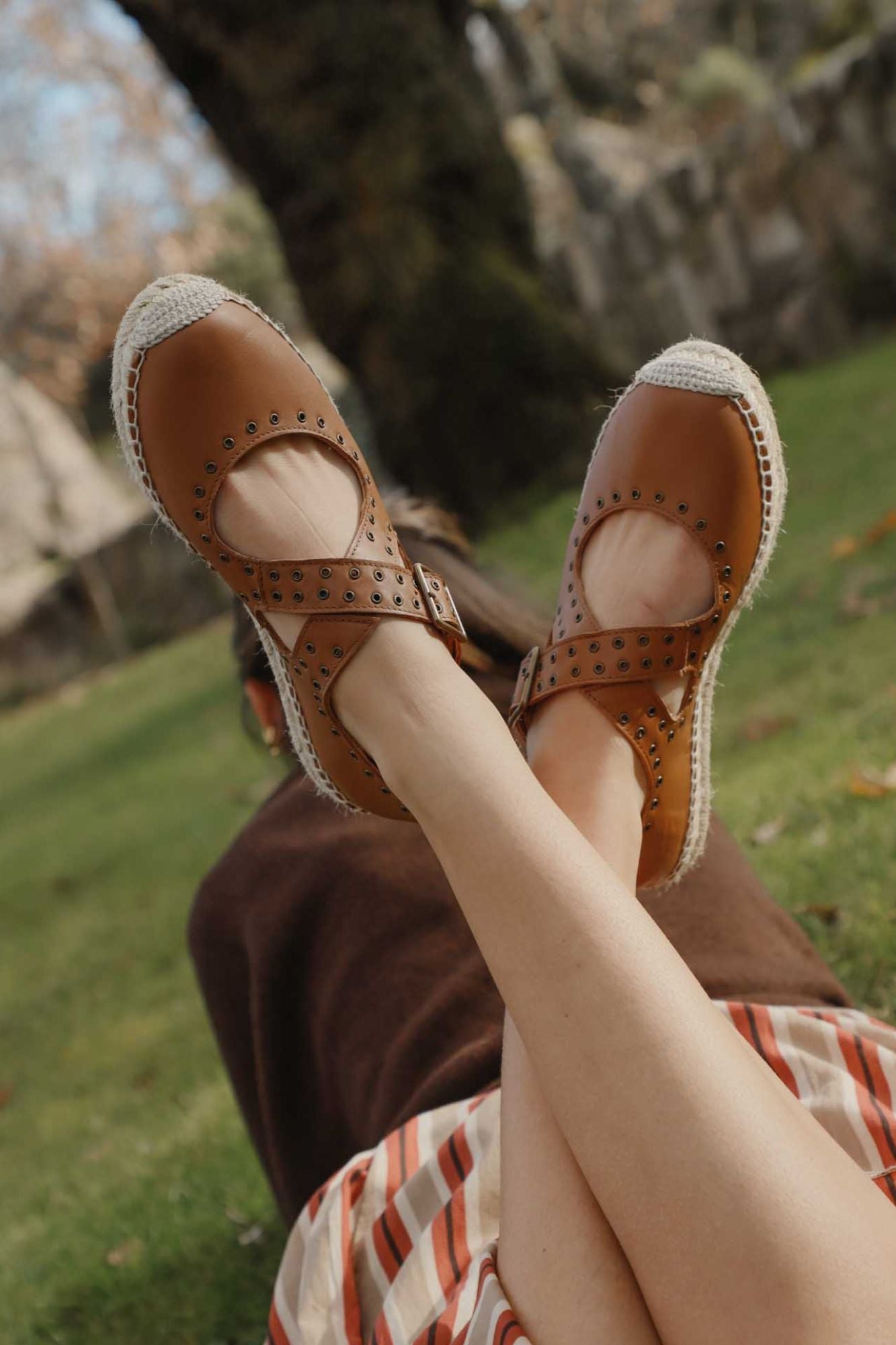 BAILARINA CRUZADA ALAIA TOSTADO