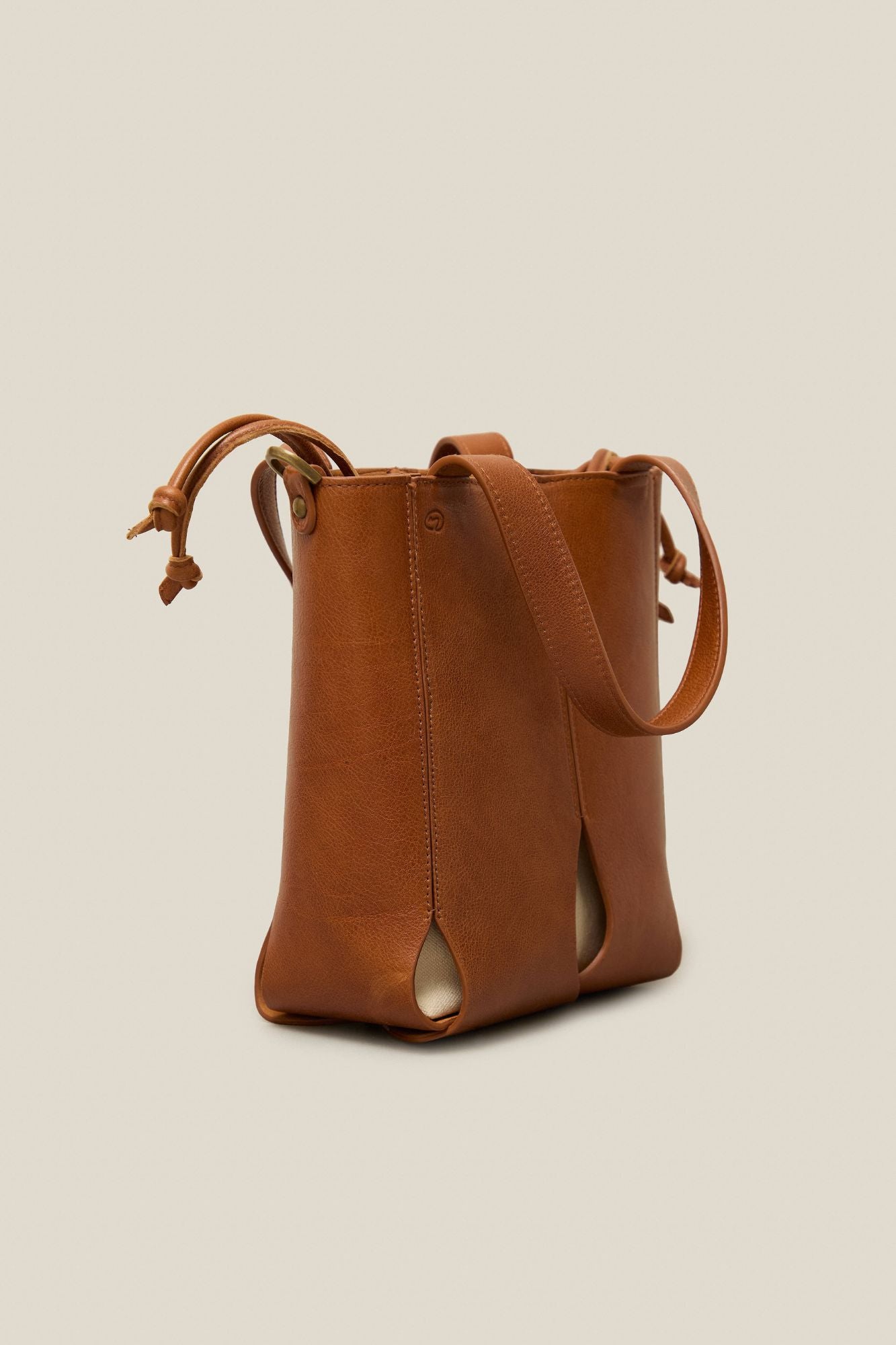 BOLSO BUCKET CALIZA CUERO