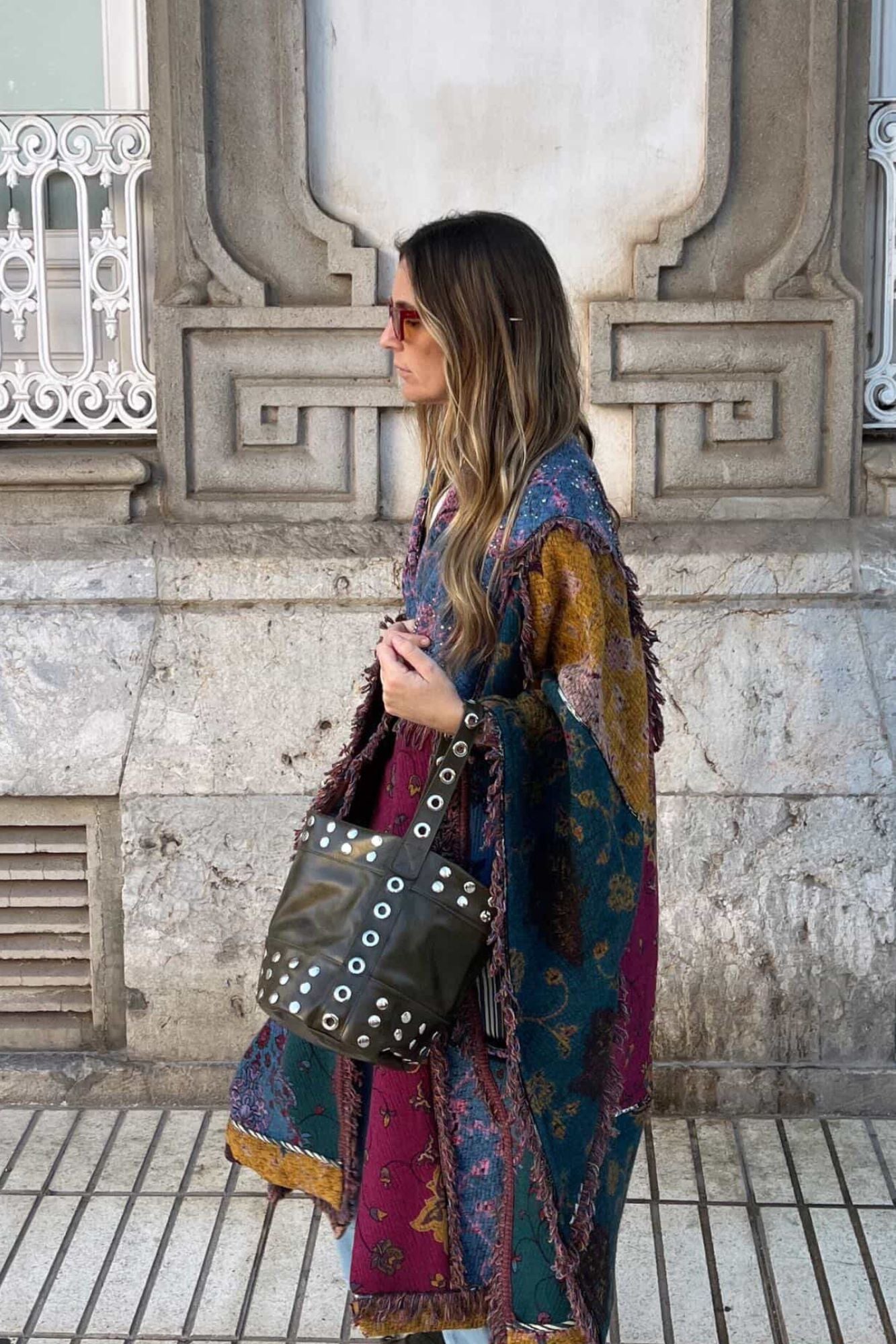 BOLSO BUCKET MINI TACHAS KHAKI