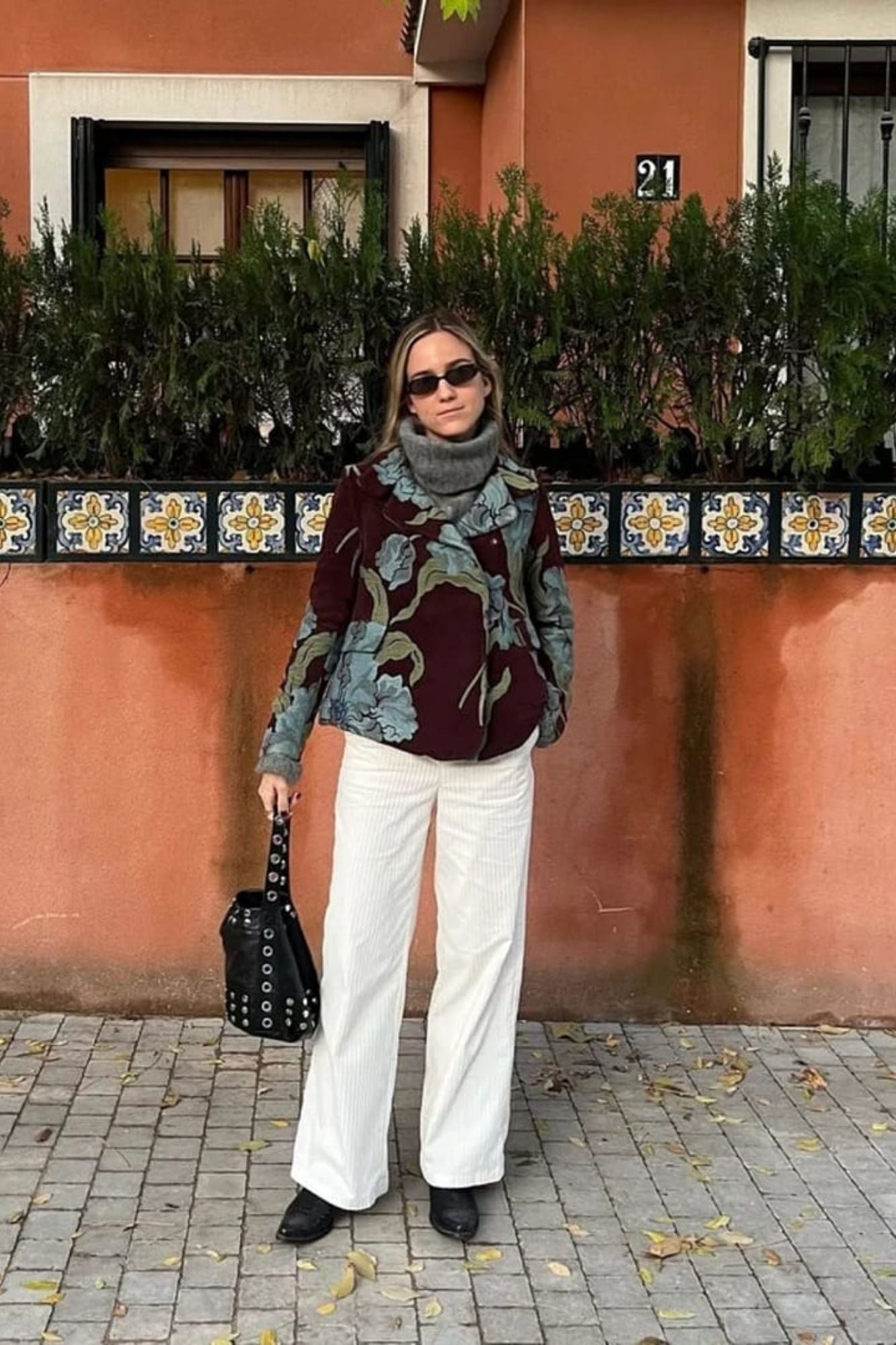 BOLSO BUCKET MINI NEGRO TACHAS