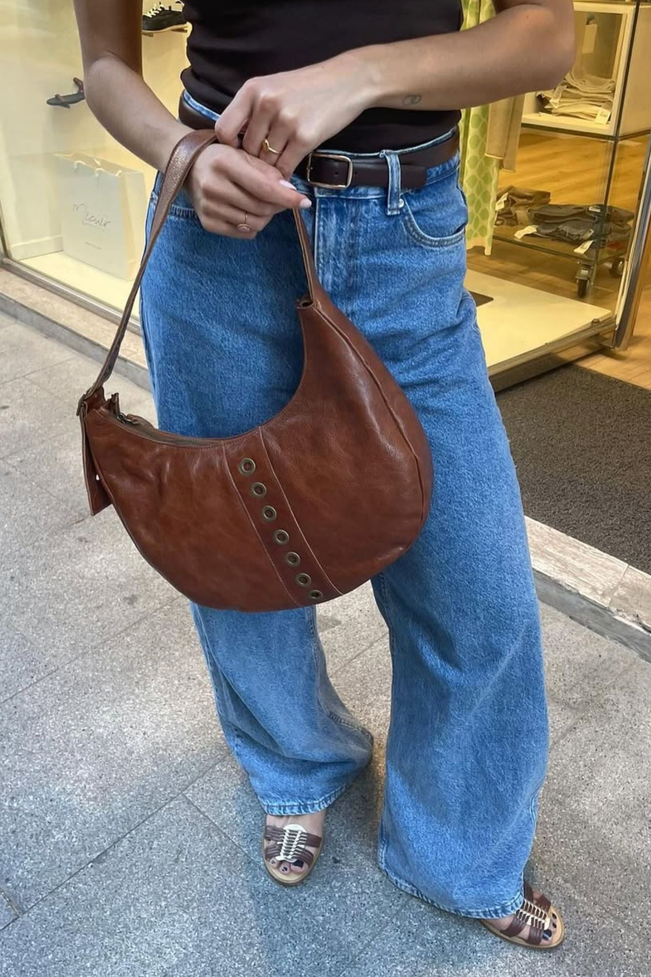 BOLSO HEREA TACHAS CUERO
