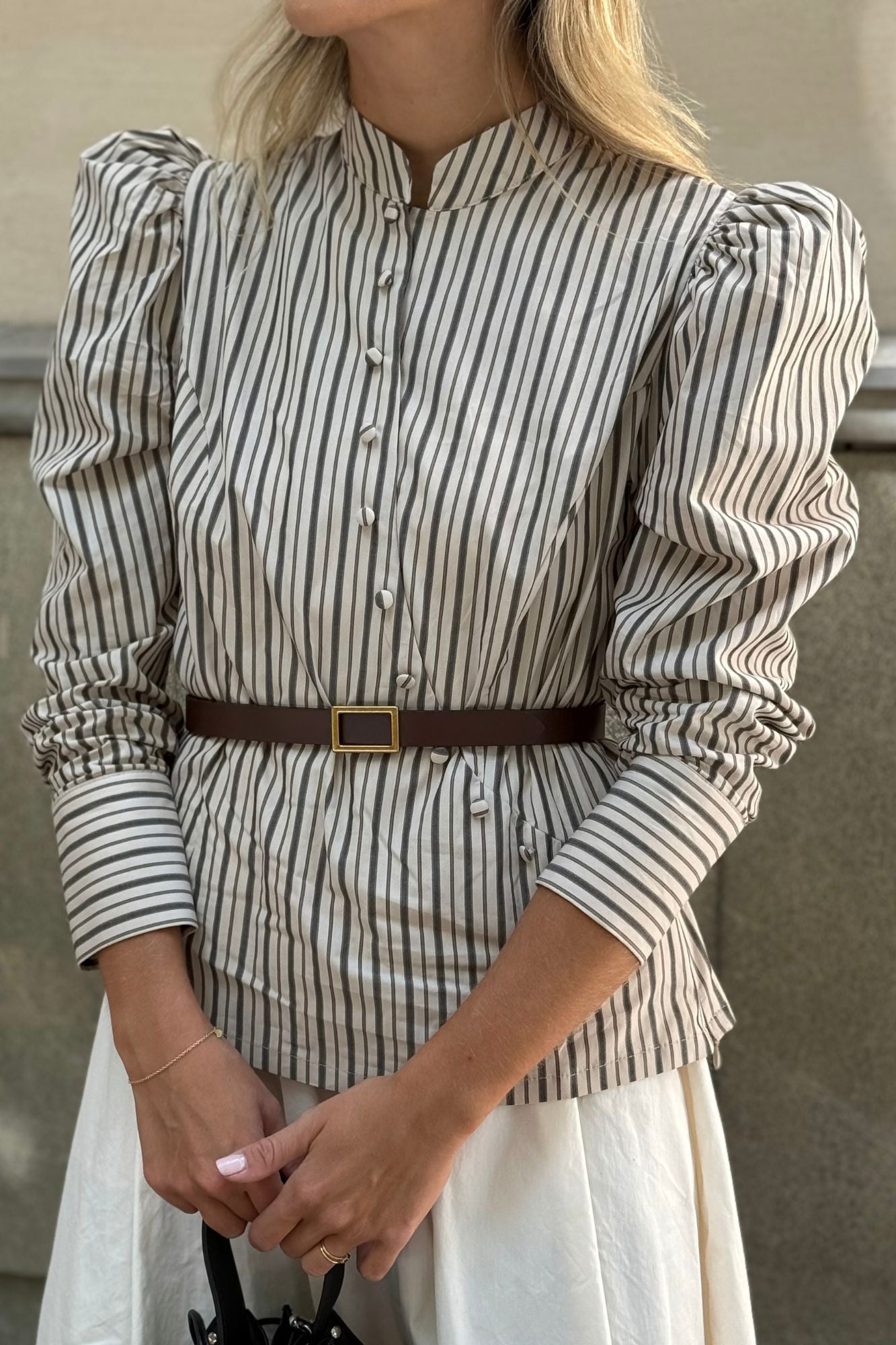 CAMISA BOTONES CRUZADOS RAYAS BEIGE