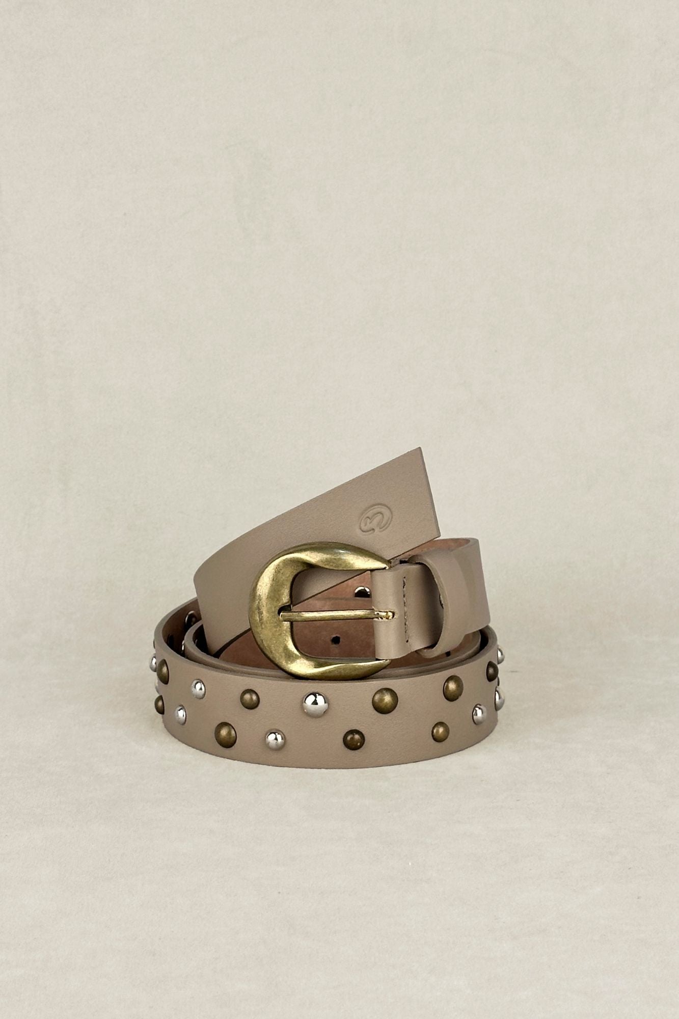 CINTURON TACHAS TAUPE