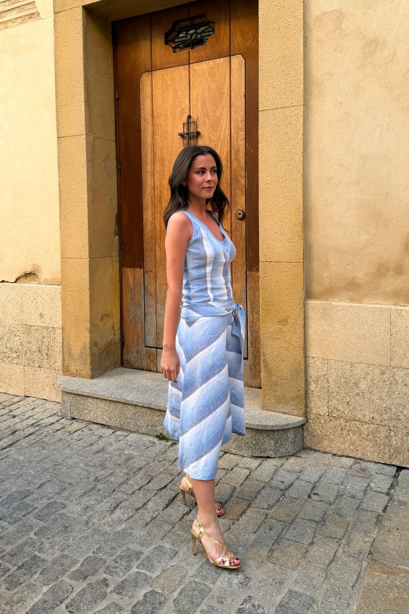 SANDALIA GADEA GRABADO ORO 9CM