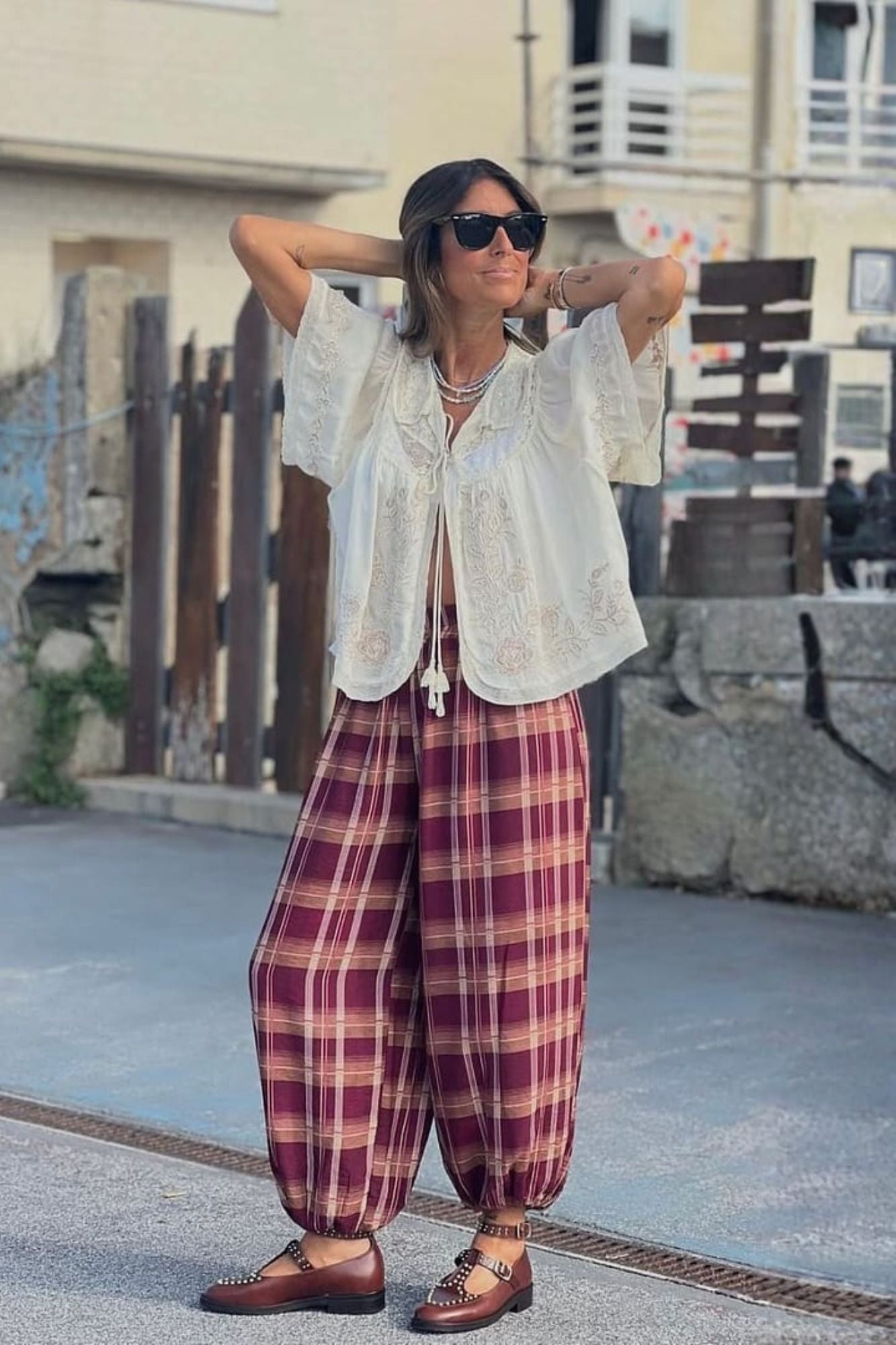 MOCASIN T-BAR TACHAS CHOCOLATE 2CM