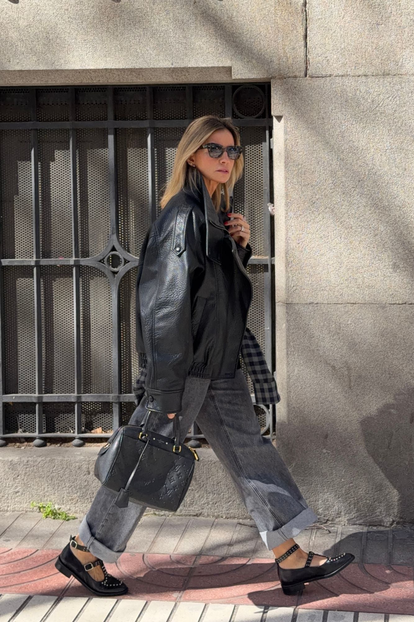 MOCASIN T-BAR TACHAS NEGRO