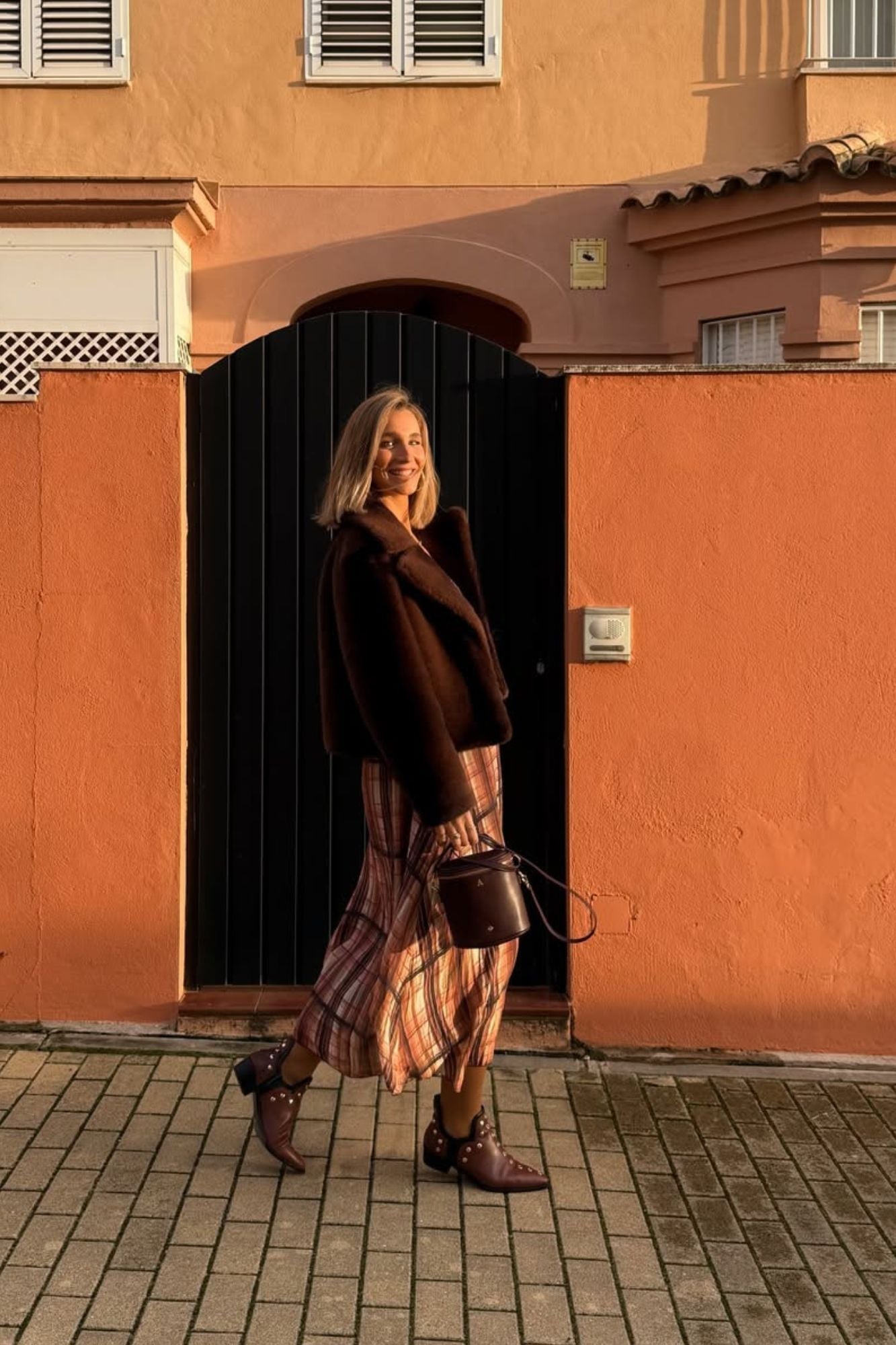 PUNKY BOOTS AVELLANA TACHAS ORO 4CM