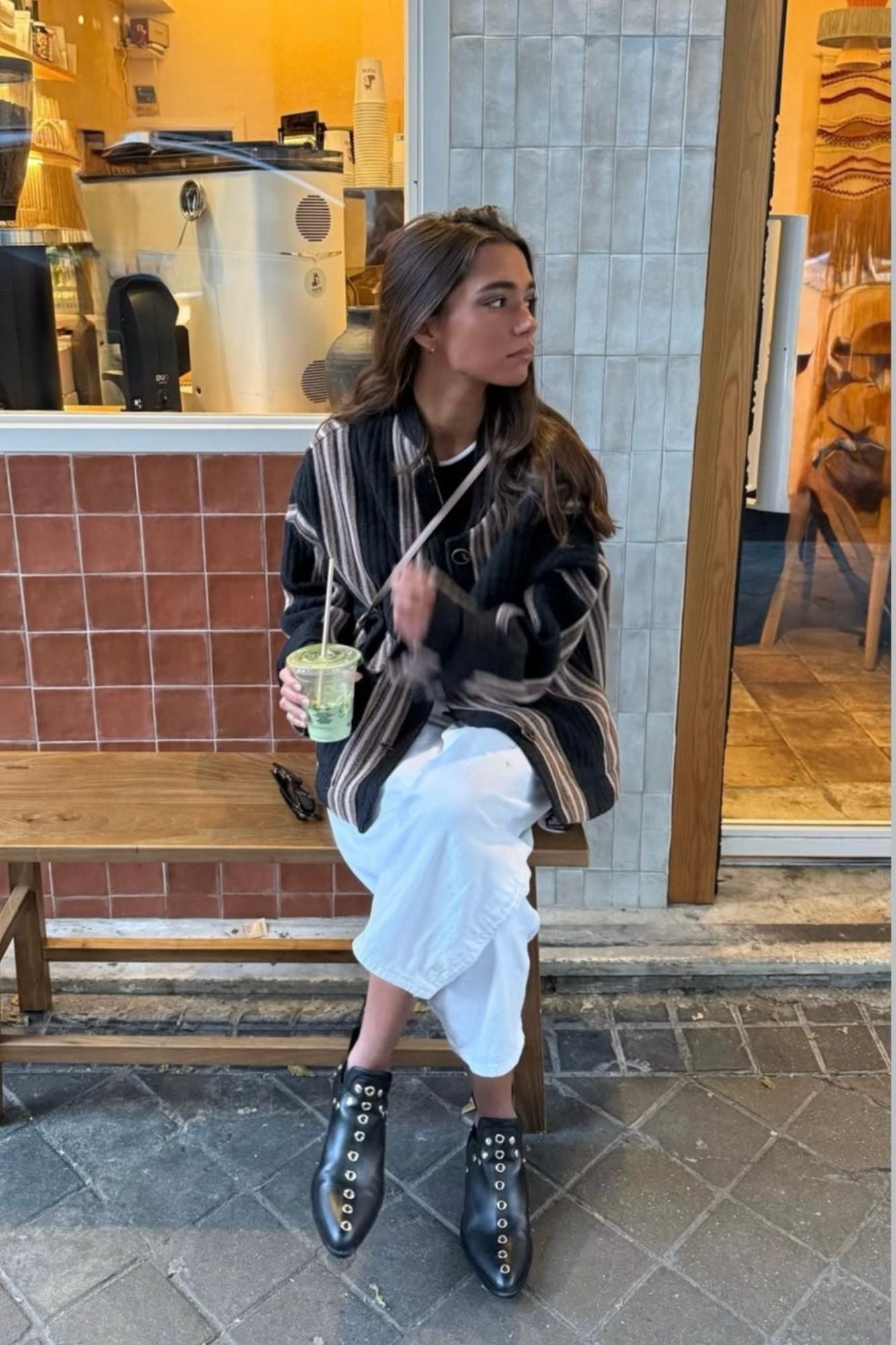 PUNKY BOOTS NEGRAS TACHAS ORO 4CM