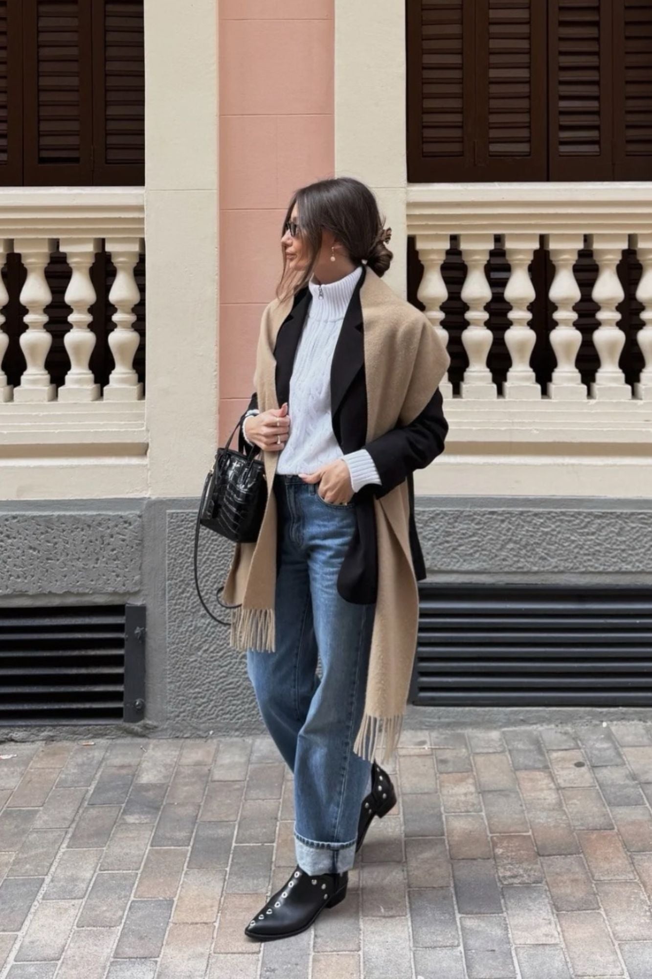 PUNKY BOOTS NEGRAS TACHAS PLATA 4CM