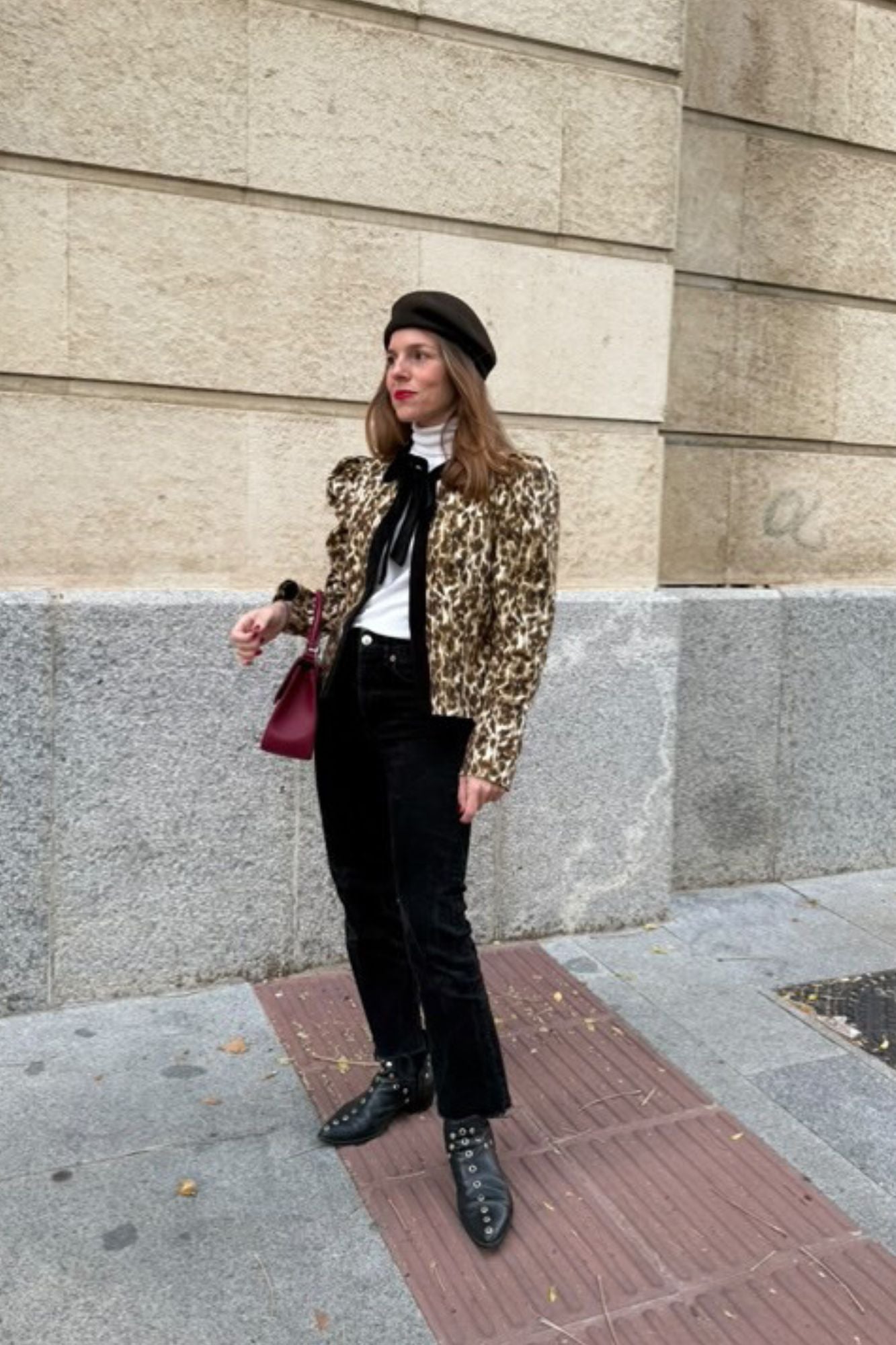 PUNKY BOOTS NEGRAS TACHAS PLATA 4CM