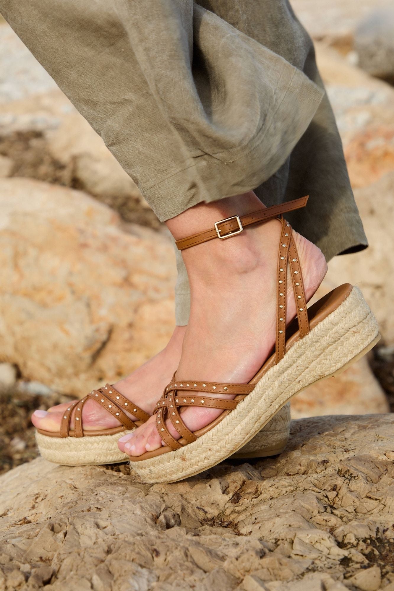 SANDALIA ESPARTO PALMA CUERO