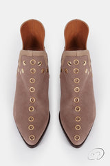 PUNKY BOOTS ANTE BEIGE CON TACÓN TACHAS ORO 7CM