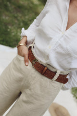CINTURÓN CUERO TACHAS ORO