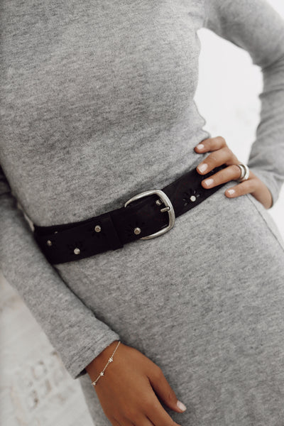 CINTURON FLOR TACHAS NEGRO