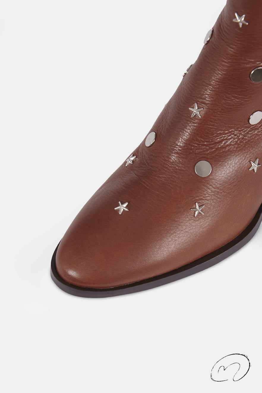 MATILDA STARS BOOTS CUERO TACHAS PLATA 6CM